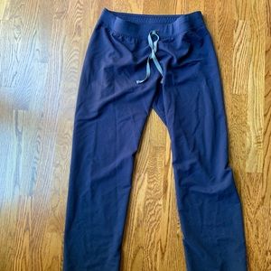 Figs straight leg navy scrub pants M